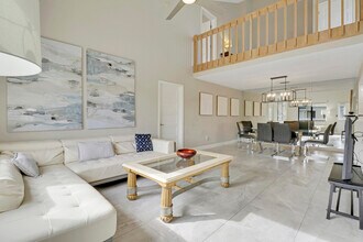 Building Photo - 360 Bella Vista Ct N