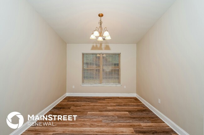 Building Photo - 2084 Edgewood Dr