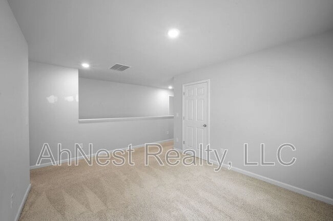 Building Photo - 3012 Hawthorn Farm Blvd