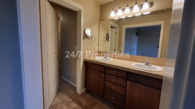 Building Photo - Modern Damascus Home with 2 Primary Suites!