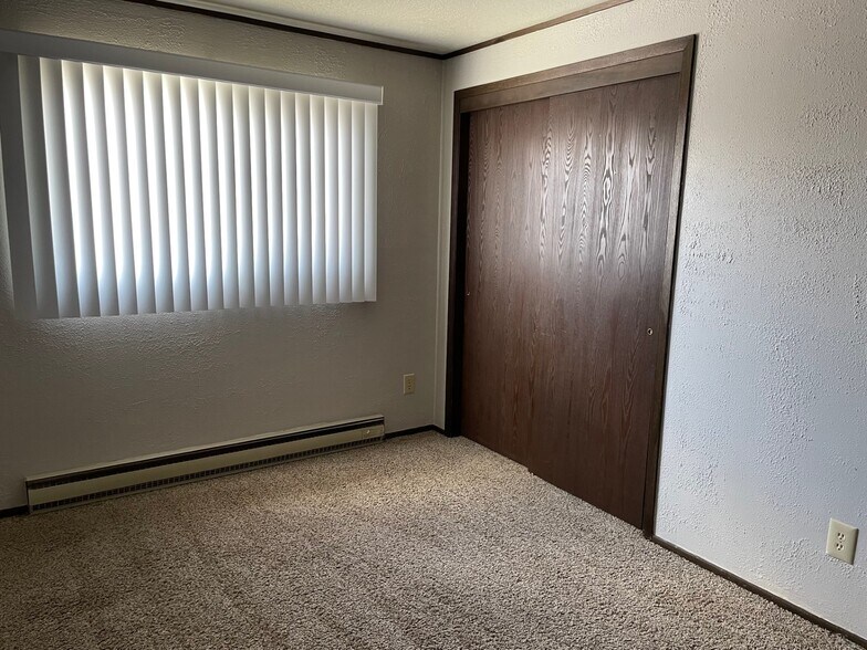 Building Photo - 704 Miller Ct