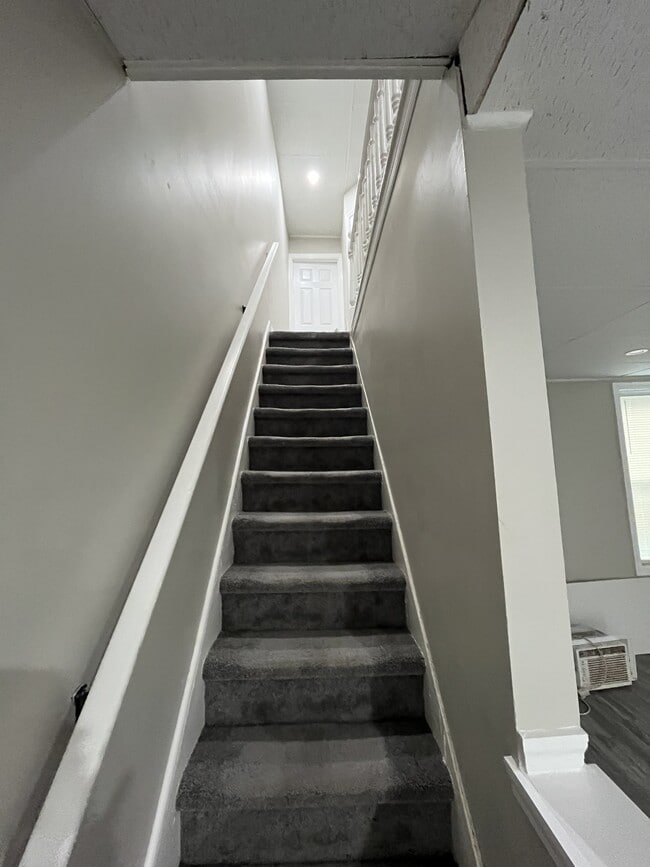 Building Photo - 1006 Potter St