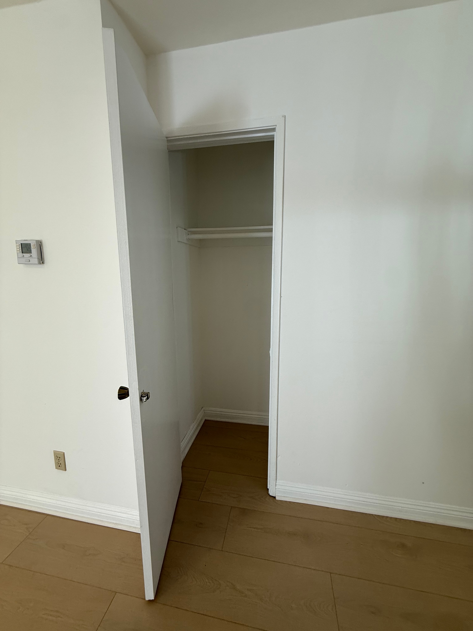 Building Photo - 231 N Isabel St