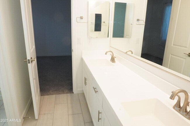 Building Photo - 40562 W Michaels Dr