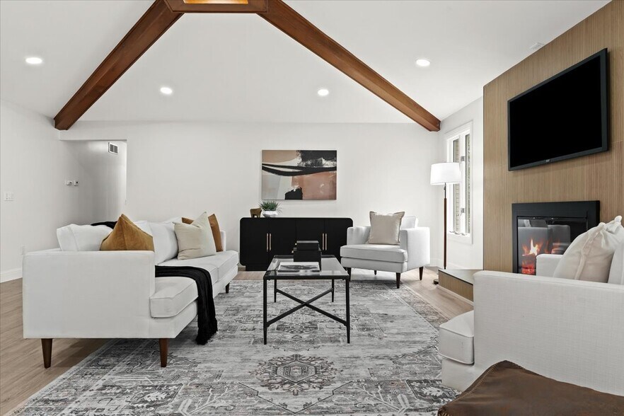 Building Photo - 40526 Woodside Dr