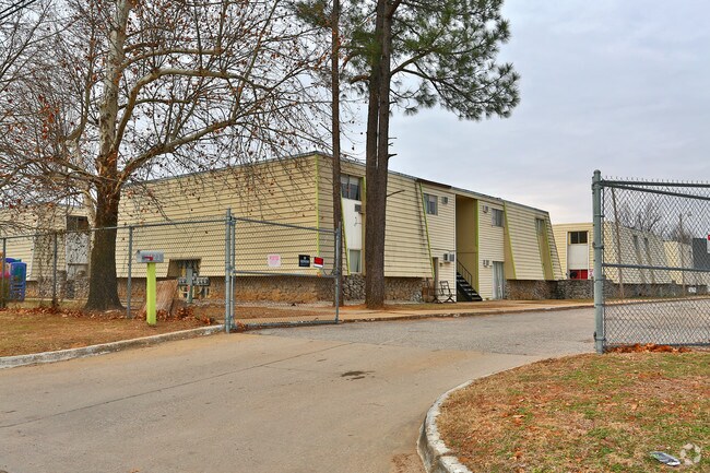 Building Photo - Country Estates East