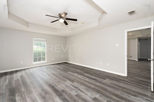 Building Photo - Newly Renovated Brick Home!