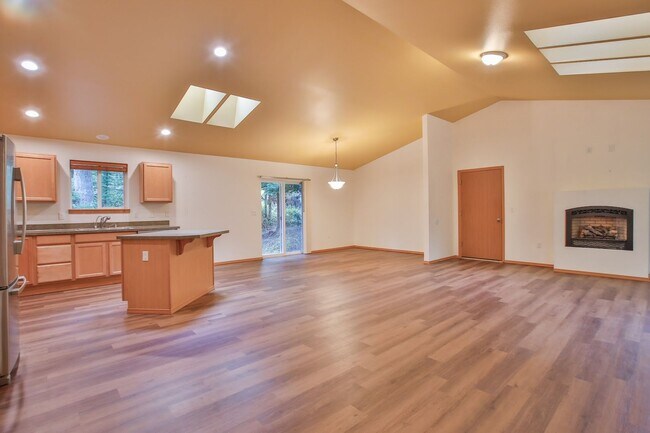 Building Photo - Private Beach Access Comes with This Lovely Freeland Home!