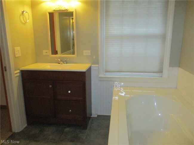 Building Photo - 17084 Sunset Dr