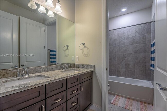 Building Photo - 4658 Greenway Dr