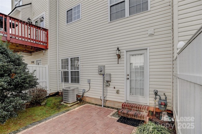 Building Photo - 332 Rock Ridge Ln