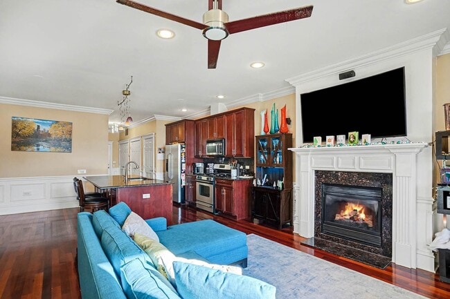 Building Photo - 2222 W Belmont Ave