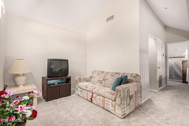 Building Photo - 1633 E Lakeside Dr