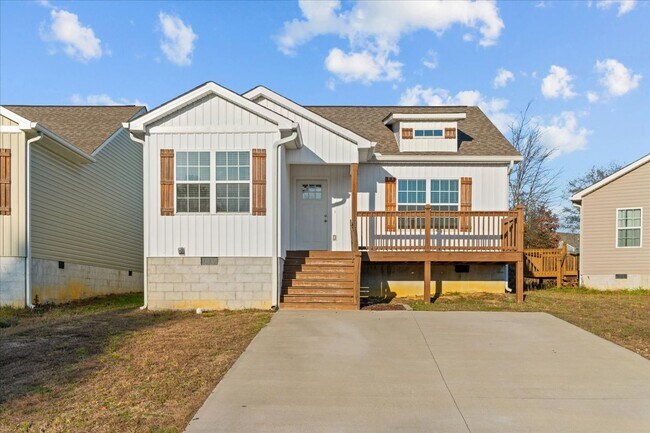 Building Photo - Pristine 3 Bed 2 Bath Home in Dalton