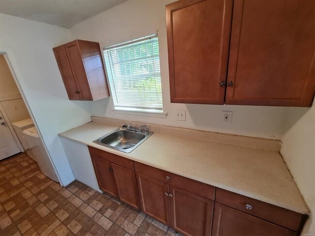 Building Photo - Washer/Dryer Included! No Carpet to worry ...