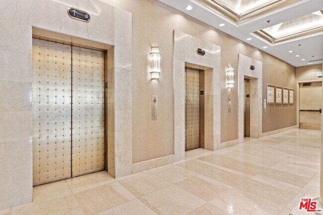 Building Photo - 10724 Wilshire Blvd
