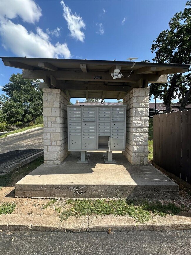 Building Photo - 1210 Hi Stirrup