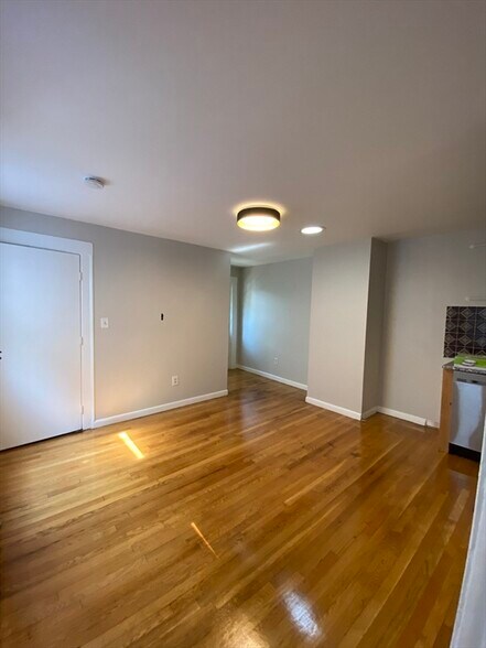 Primary Photo - 220 Broadway