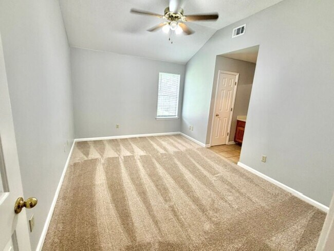 Building Photo - 5435 Gardendale St