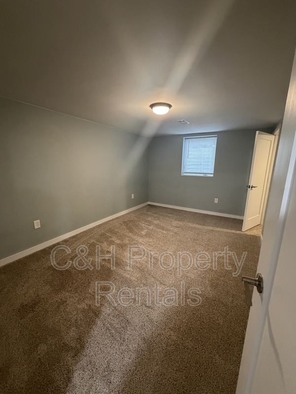 Building Photo - 915 Avenue F