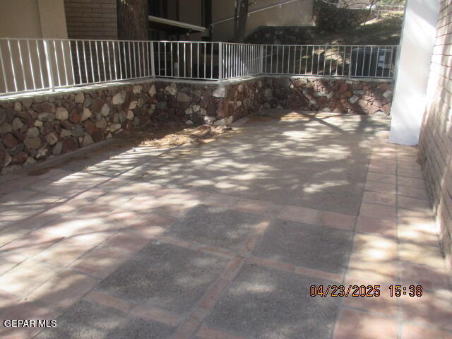 Building Photo - 5849 Mira Serena Dr