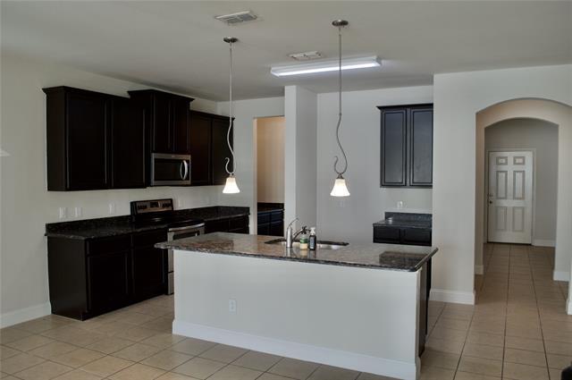 Building Photo - 3804 Oceanview Dr