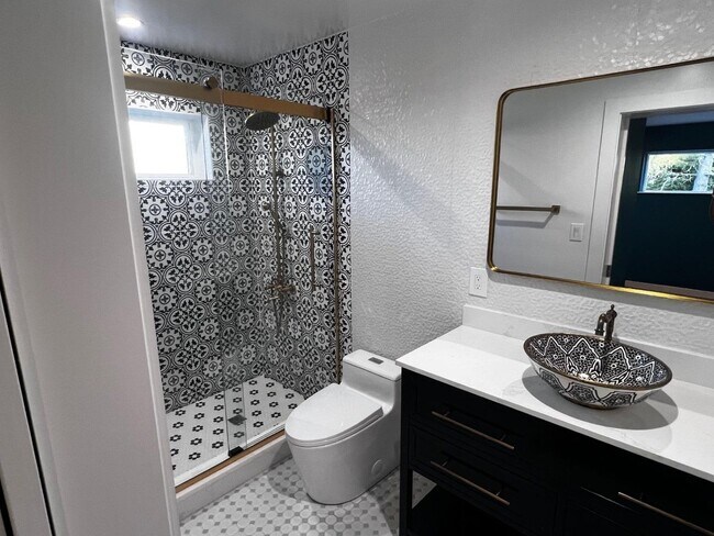 Building Photo - 1157 Manzanita Dr