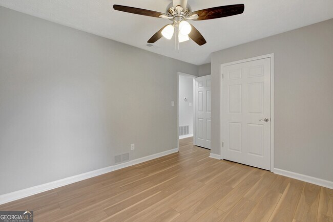 Building Photo - 115 Belle Dr