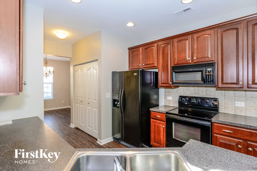 Building Photo - 16520 Kettlewell Ln