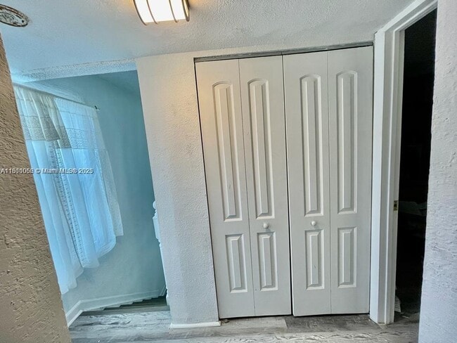Building Photo - 332 Sunshine Dr