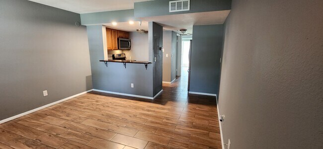 Building Photo - 7234 E Bank Dr