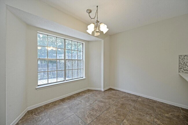Building Photo - 6509 Skycrest Dr
