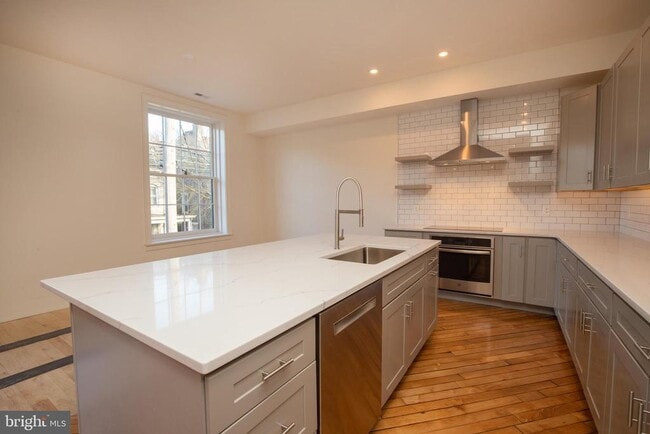 Building Photo - 71 S Main St