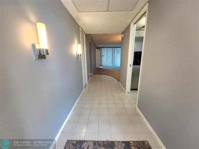 Building Photo - 3090 N Course Dr