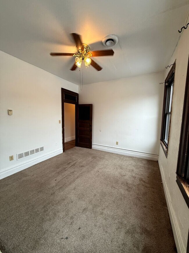 Building Photo - 1309 E Carson St