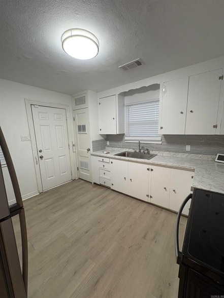 Building Photo - 2117 W 19th St