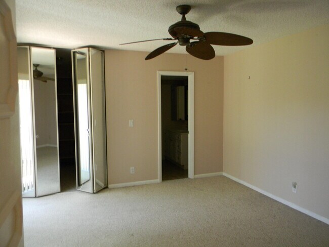 Building Photo - 6138 SE Riverboat Dr