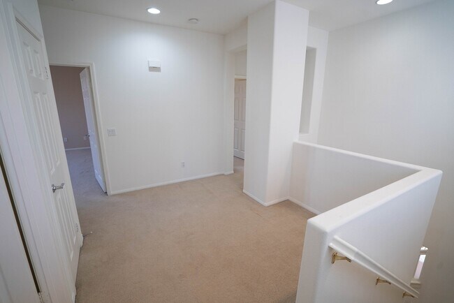 Building Photo - 27663 Sunny Creek Dr