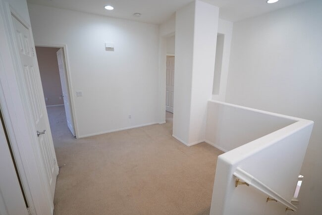 Building Photo - COMING SOON! Andorra at Creekside 3 Bedroom Home for Rent in Valencia!