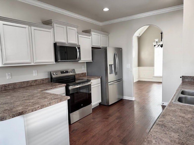 Building Photo - 1006 Kyle Rd