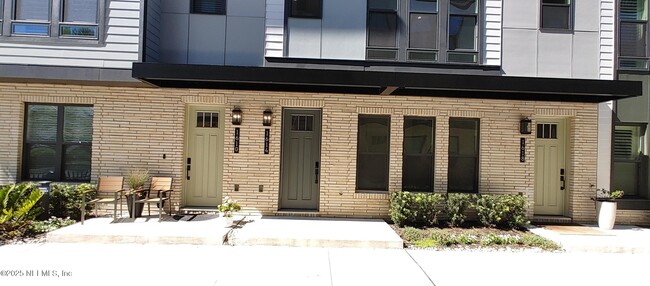 Building Photo - 1614 Bridgeton Dr