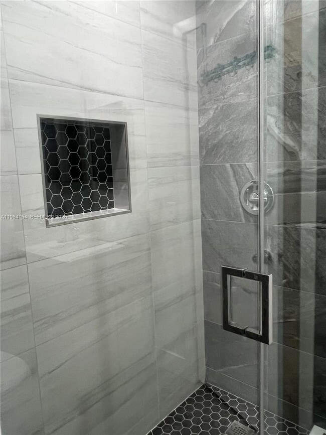 Building Photo - 805 N Franklin Ave