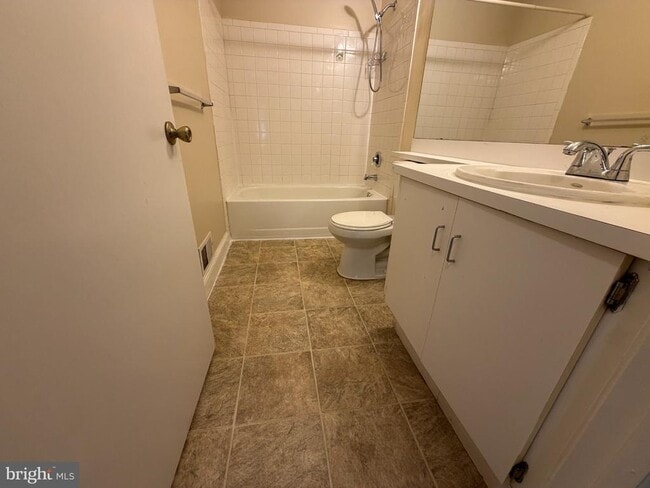 Building Photo - 8 Joyner Ct