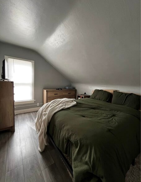 Bedroom 1 - 1614 Prospect St