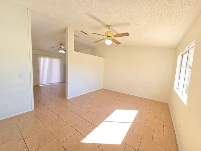 Building Photo - 2 Bed 1 Bath Spacious Apartment in Mesa