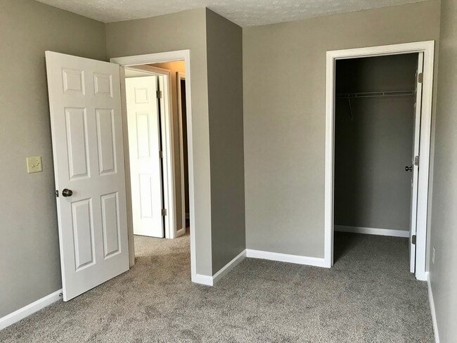 Building Photo - 4 Bedroom 2.5 Bathroom Two Story Brick Front Home in Pike Township!