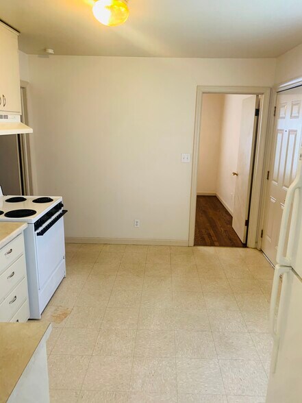 Building Photo - 12810 7th St