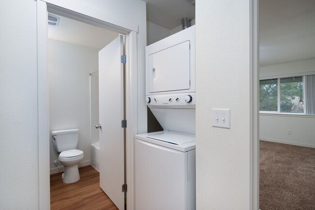 Building Photo - Brand New 3 bedroom Apartment in Central Park Rose!!