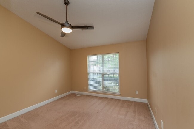 Building Photo - $1750 - Updated 3 bed/3 bath house conveniently located near Doctor's Hospital!