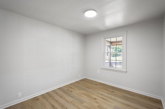 Building Photo - SCORE 50% OFF 1ST MONTH'S RENT IF SIGNED BY JAN 30! Stunning 4 Bedroom home in North Versailles a...